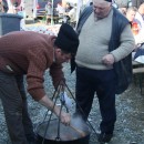 Deftiges wird auf dem Markt gekocht. (Foto: Stefan Junger) Deftiges wird auf dem Markt gekocht. (Foto: Stefan Junger)