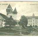 Das Kirchenkastell und die Schule zieren diesen Gruß aus Jakobsdorf. (Material: Siebenbürgen-Institut) Das Kirchenkastell und die Schule zieren diesen Gruß aus Jakobsdorf. (Material: Siebenbürgen-Institut)