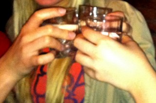 Drei mit Wasserglas