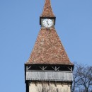 Ob zwölf Uhr mittags oder abends, 18 Uhr – die Uhr auf der Kirchenburg tickt nicht mehr. (Foto: Stefan Junger) Ob zwölf Uhr mittags oder abends, 18 Uhr – die Uhr auf der Kirchenburg tickt nicht mehr. (Foto: Stefan Junger)